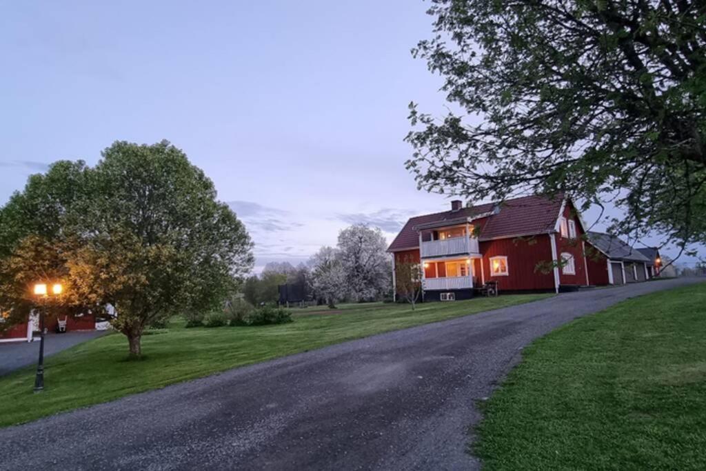 Lantligt Hus På Knohult *